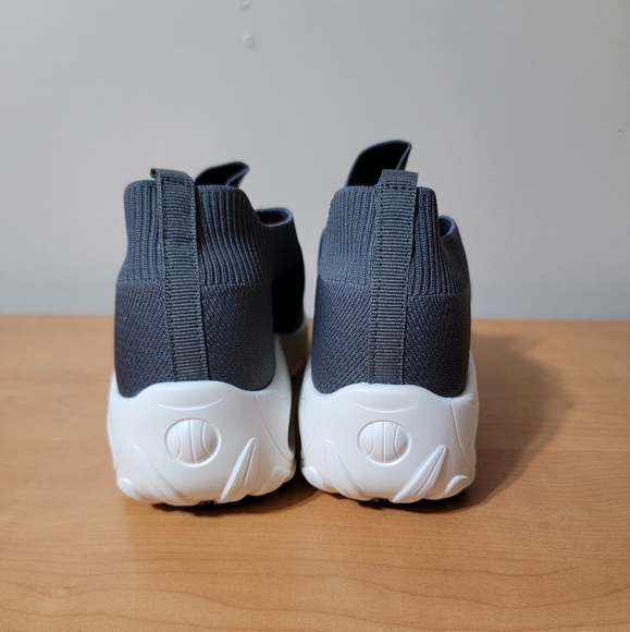 Ezkrwxn Slip On Walking Shoe - Picture 4 of 8